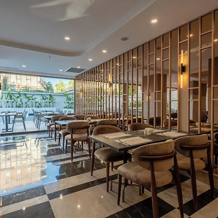 Awen Lara Hotel