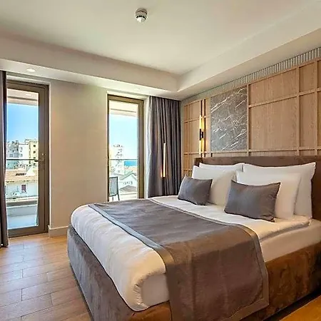 Awen Lara Hotel
