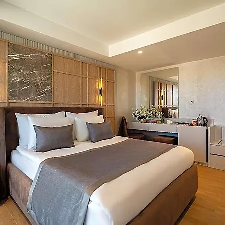 Awen Lara Hotel