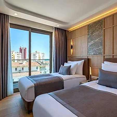 Hotel Awen Lara 3*