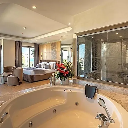 Hotel Awen Lara 3*