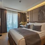 Awen Lara Hotel 3*