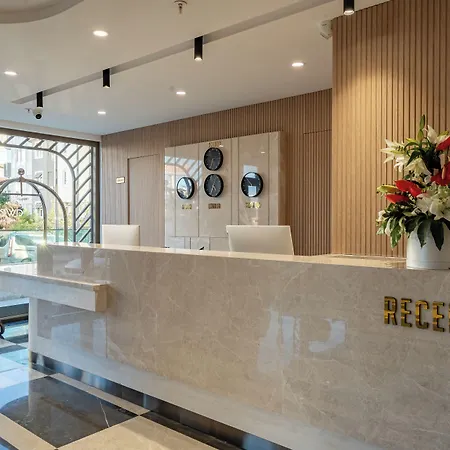 Awen Lara 3*